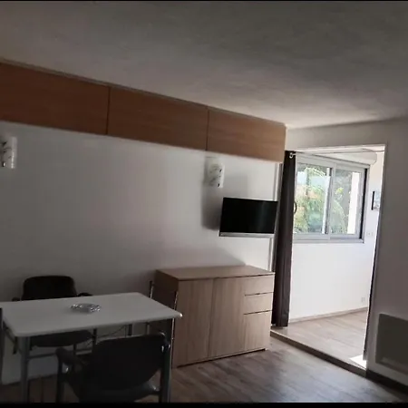 Frejus-plage Et Centre-ville, 28 M2, Accueil 4 Personnes, Francais, English Spoken