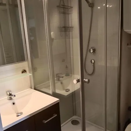 Frejus-plage Et Centre-ville, 28 M2, Accueil 4 Personnes, Francais, English Spoken