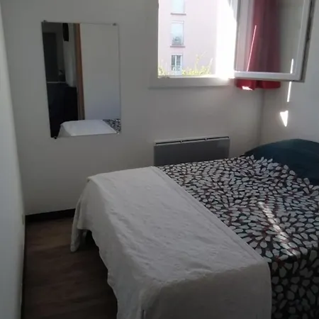 Frejus-plage Et Centre-ville, 28 M2, Accueil 4 Personnes, Francais, English Spoken Fréjus